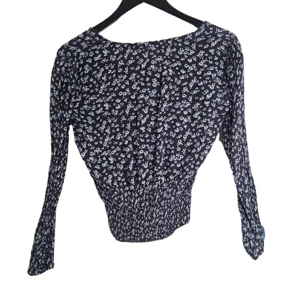 Maurices Navy White Dainty Baby's Breath Floral Knot Front  Crop Top - Picture 3 of 5